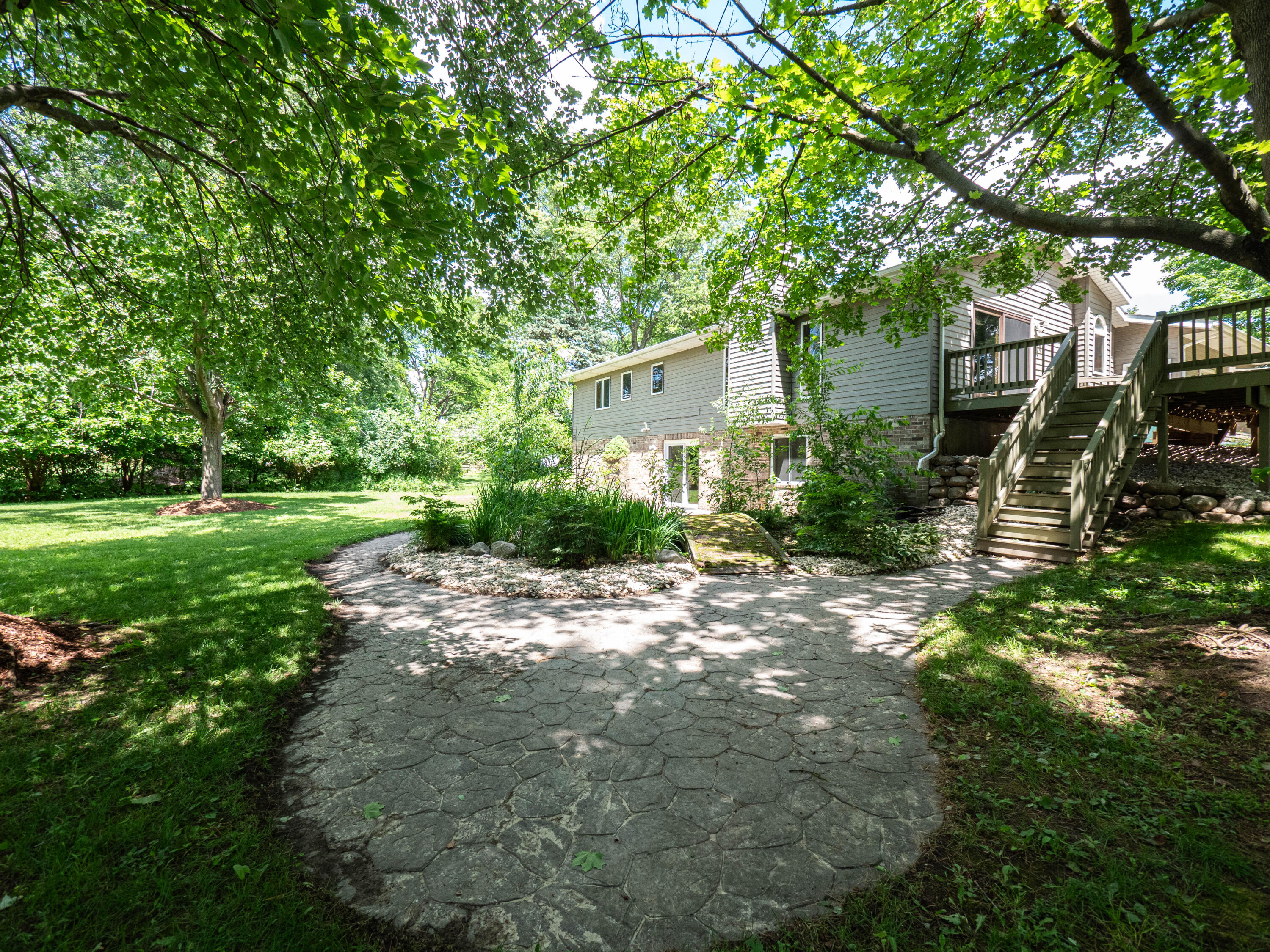 N6185 Country View Lane Concord, WI 53178 - Photo 6 of 28 Patio