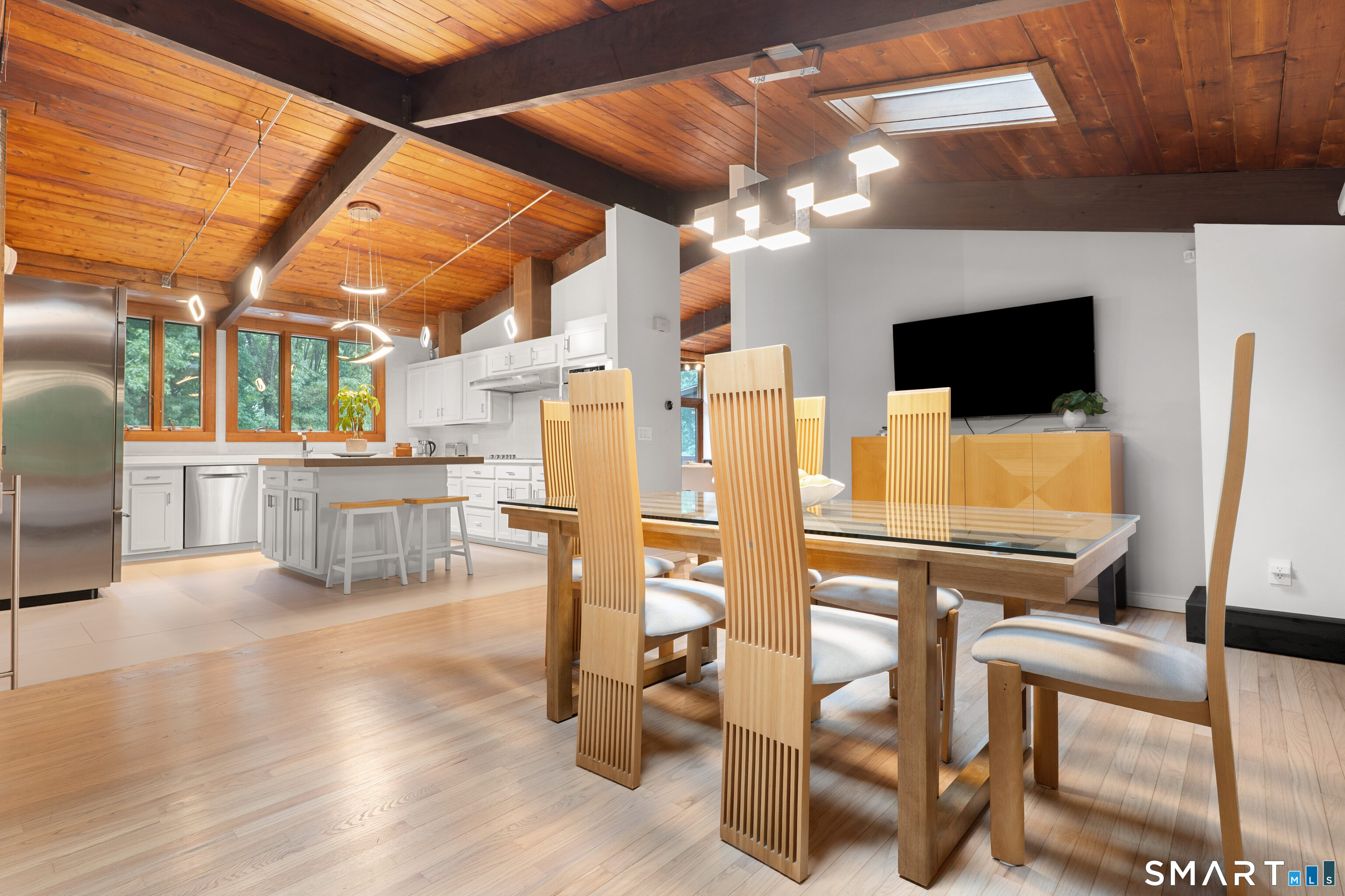 132 Signal Hill Road Wilton, CT 06897 - Photo 16 of 32 Large dining area off the kitchen can seat many people for large gatherings.