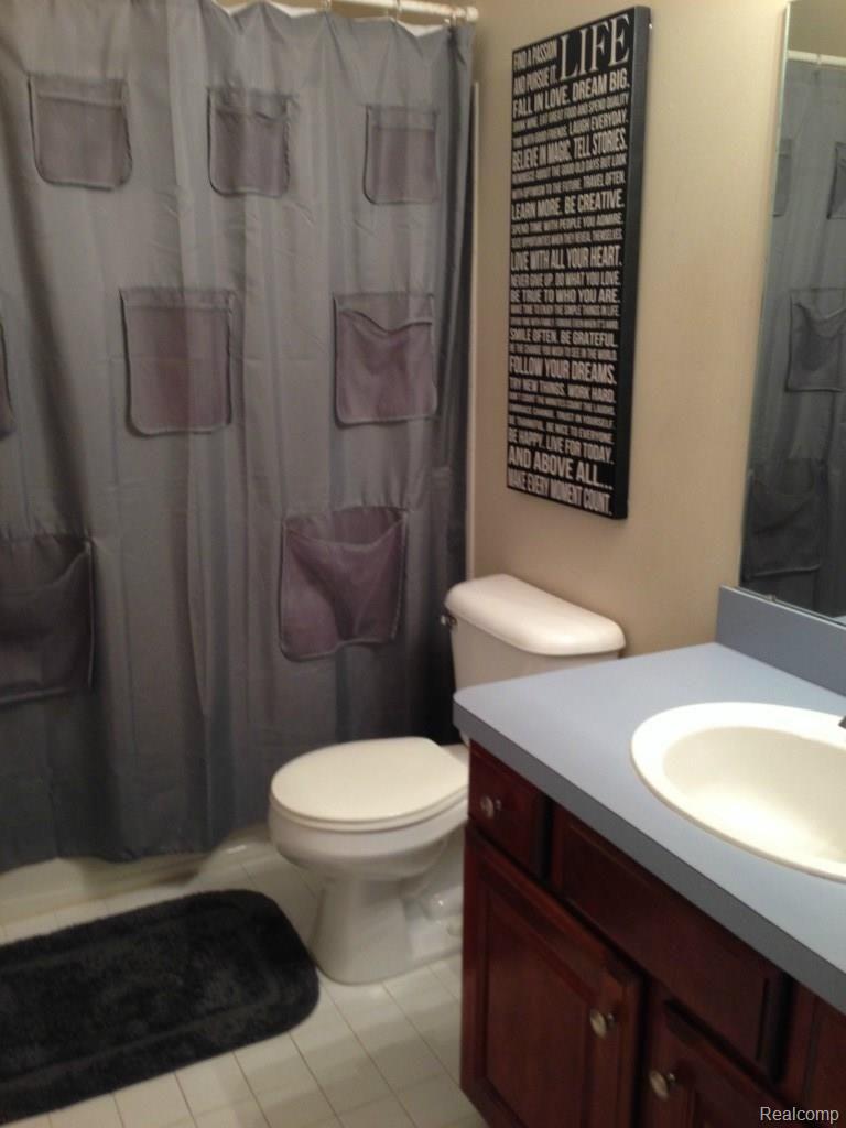 2556 Ravineside South Howell, MI 48843 - Photo 25 of 40 Bathroom upstairs