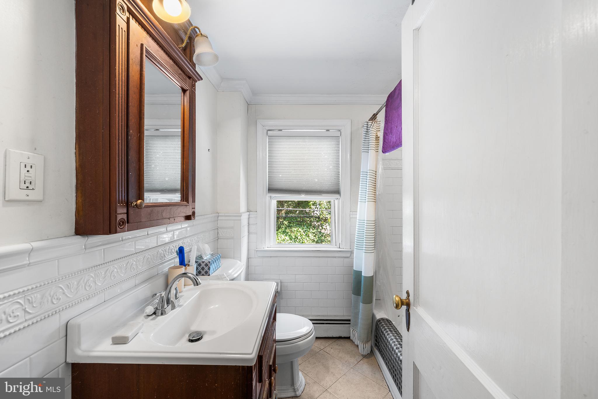 516 Cumberland Road Havertown, PA 19083 - Photo 16 of 18 Main Bath