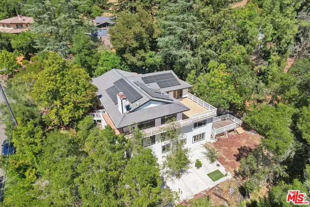 a house view with a outdoor space