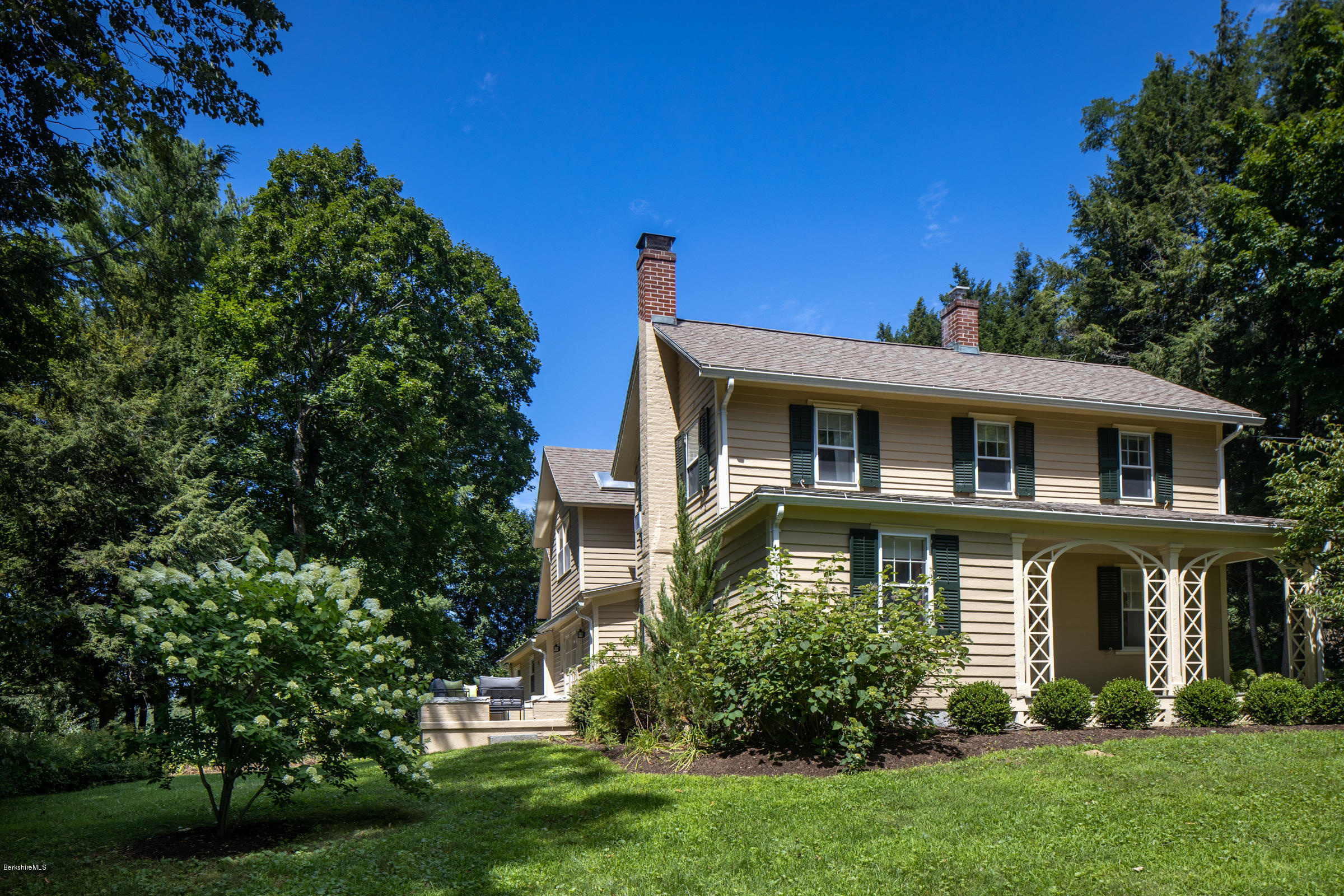 1 Main Street Stockbridge, MA 01262 - Photo 4 of 33 1-Main-St-104