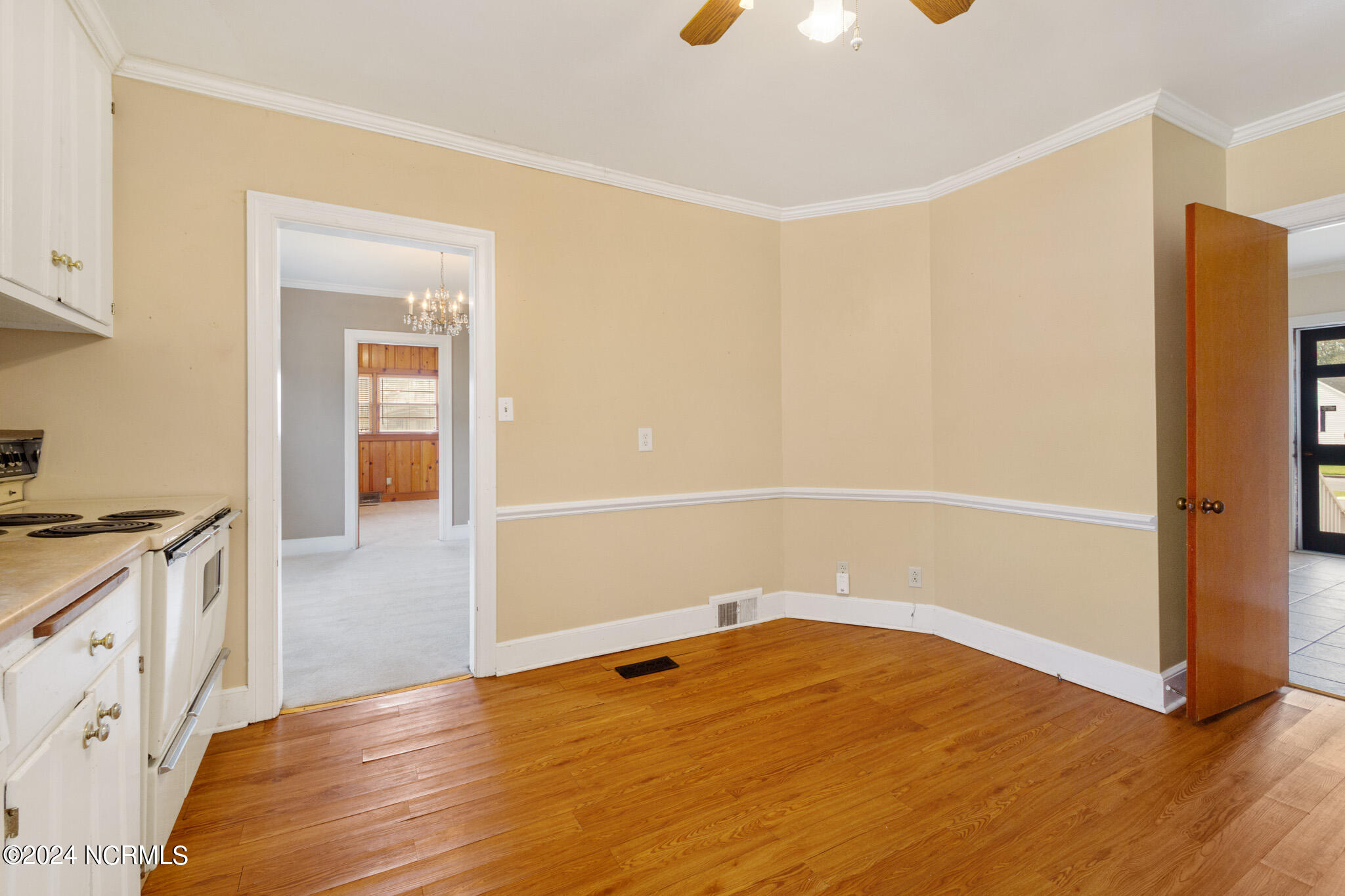 2405 Woodview Road Kinston, NC 28504 - Photo 20 of 33 int (8)