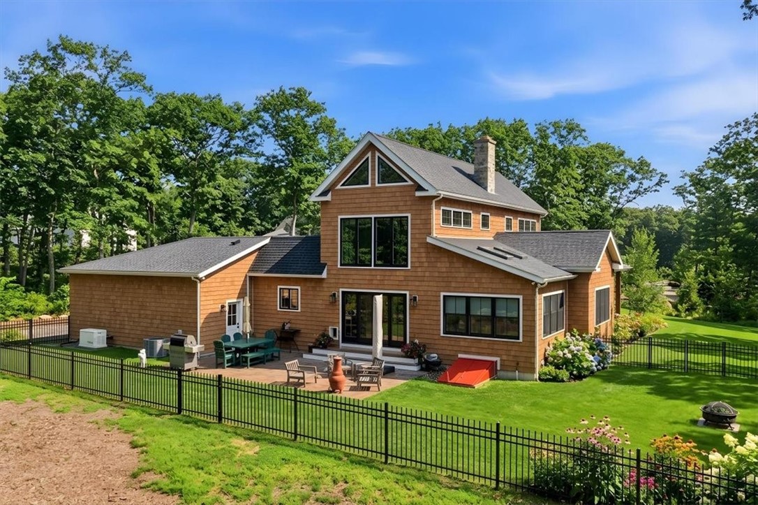18 Fallon Trail Westerly, RI 02891 - Photo 3 of 31