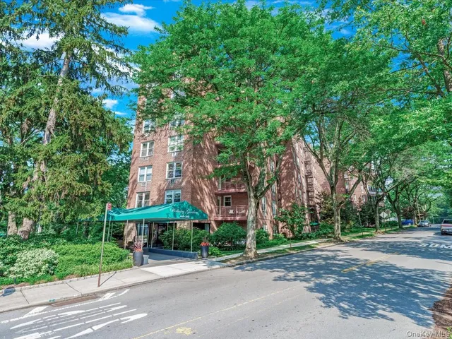 $309,000 | 42-30 Douglaston Parkway, Unit 2P | Douglaston