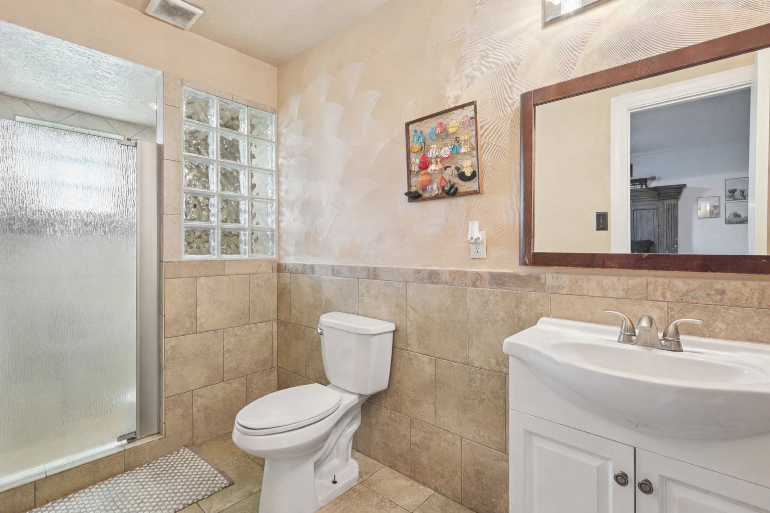 100 Montrose Circle Conroe, TX 77301 - Photo 15 of 27 Primary bathroom
