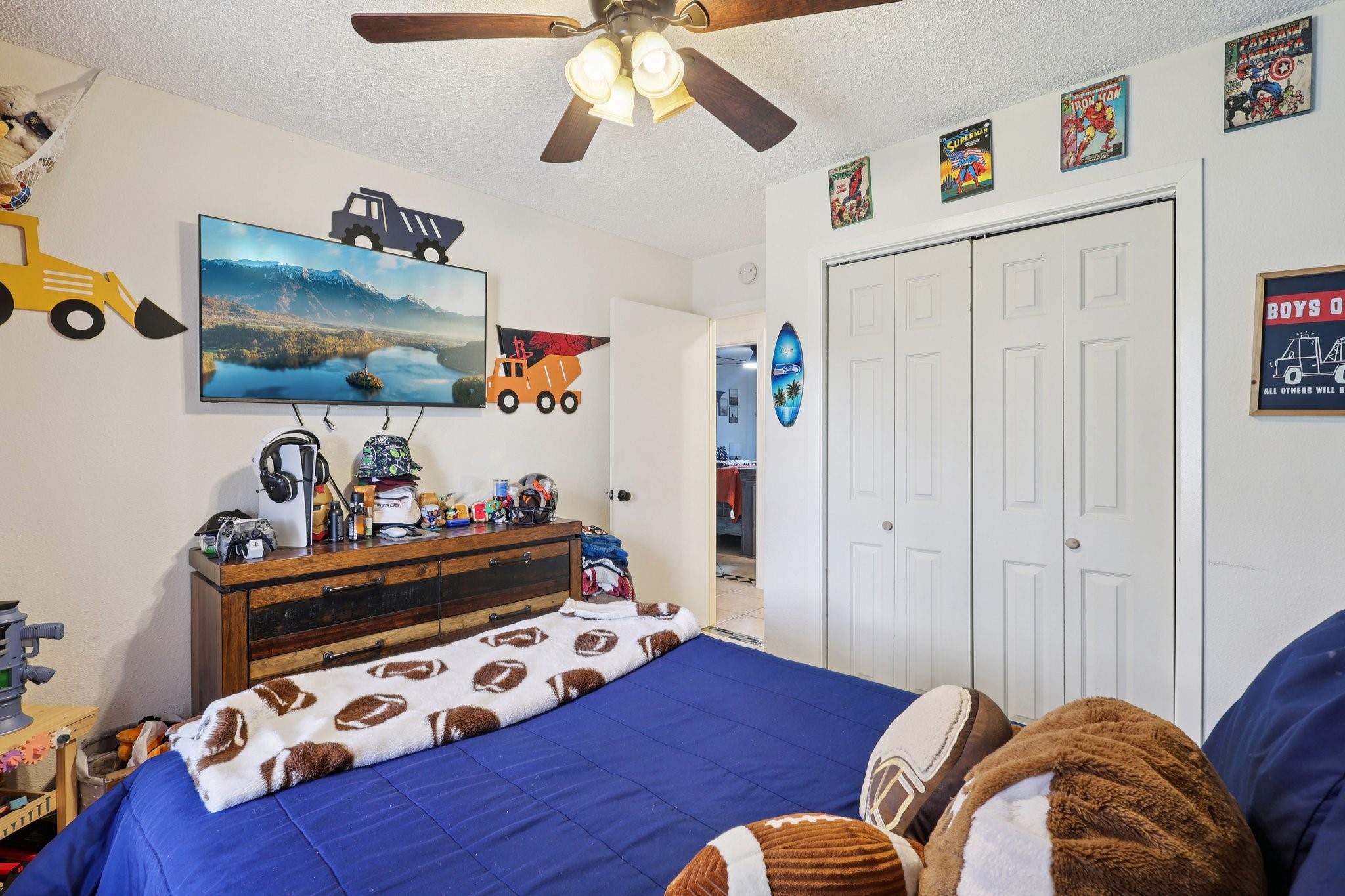 100 Montrose Circle Conroe, TX 77301 - Photo 18 of 27 Secondary bedroom
