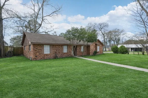 $215,000 | 100 Montrose Circle, Conroe, TX 77301