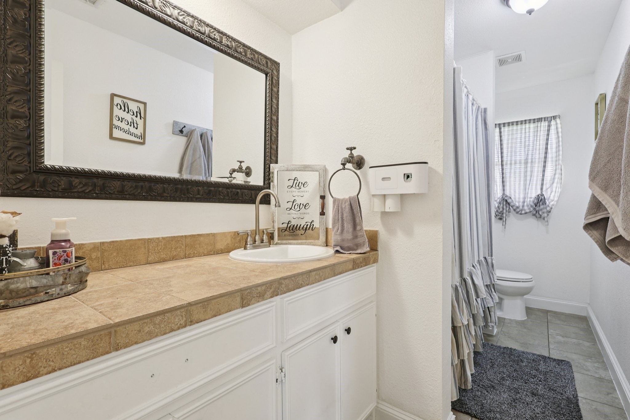 100 Montrose Circle Conroe, TX 77301 - Photo 22 of 27 Secondary Bathroom