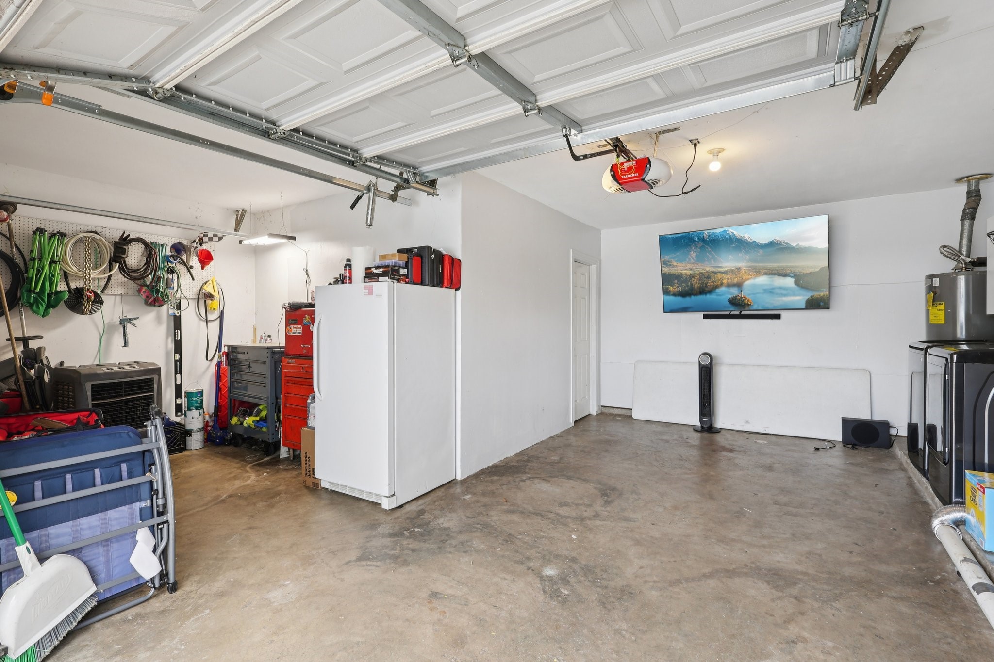 100 Montrose Circle Conroe, TX 77301 - Photo 23 of 27 Garage with additional air conditioned room