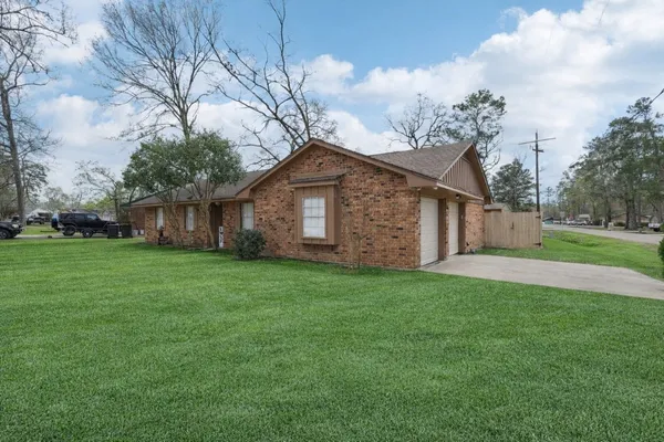 $215,000 | 100 Montrose Circle, Conroe, TX 77301