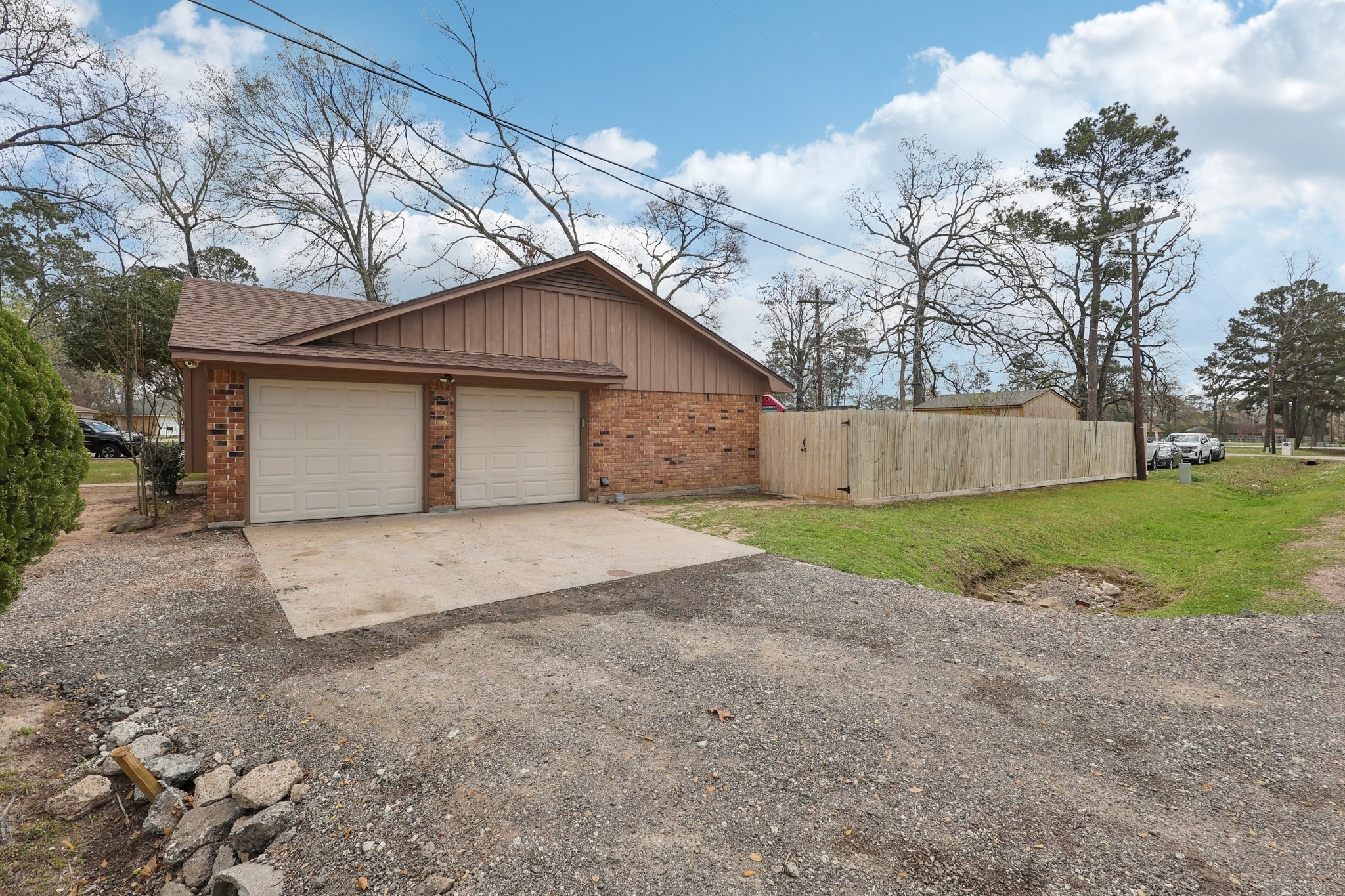 100 Montrose Circle Conroe, TX 77301 - Photo 4 of 27 Garage and side yard