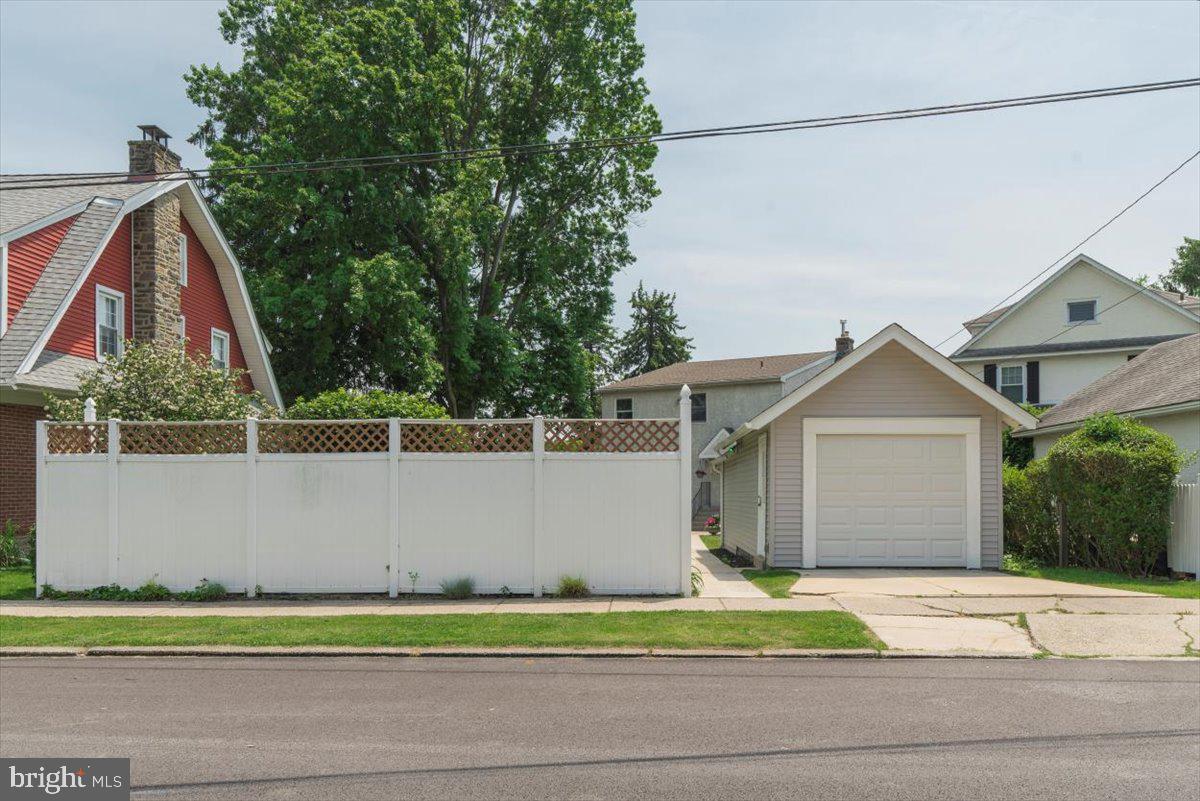 220 East Manoa Road Havertown, PA 19083 - Photo 4 of 25