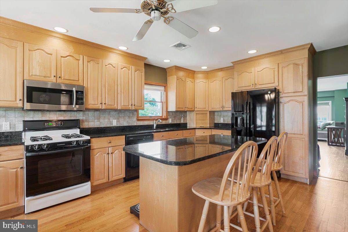 220 East Manoa Road Havertown, PA 19083 - Photo 5 of 25