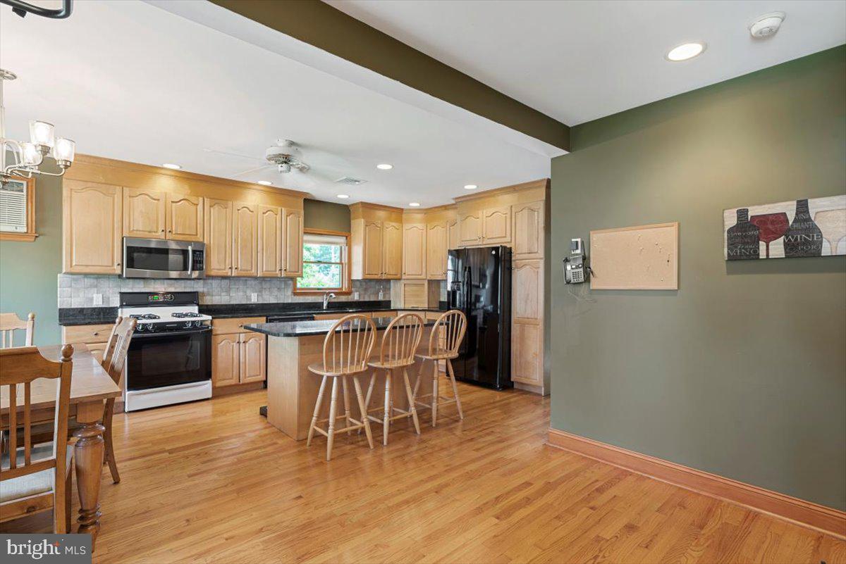 220 East Manoa Road Havertown, PA 19083 - Photo 6 of 25