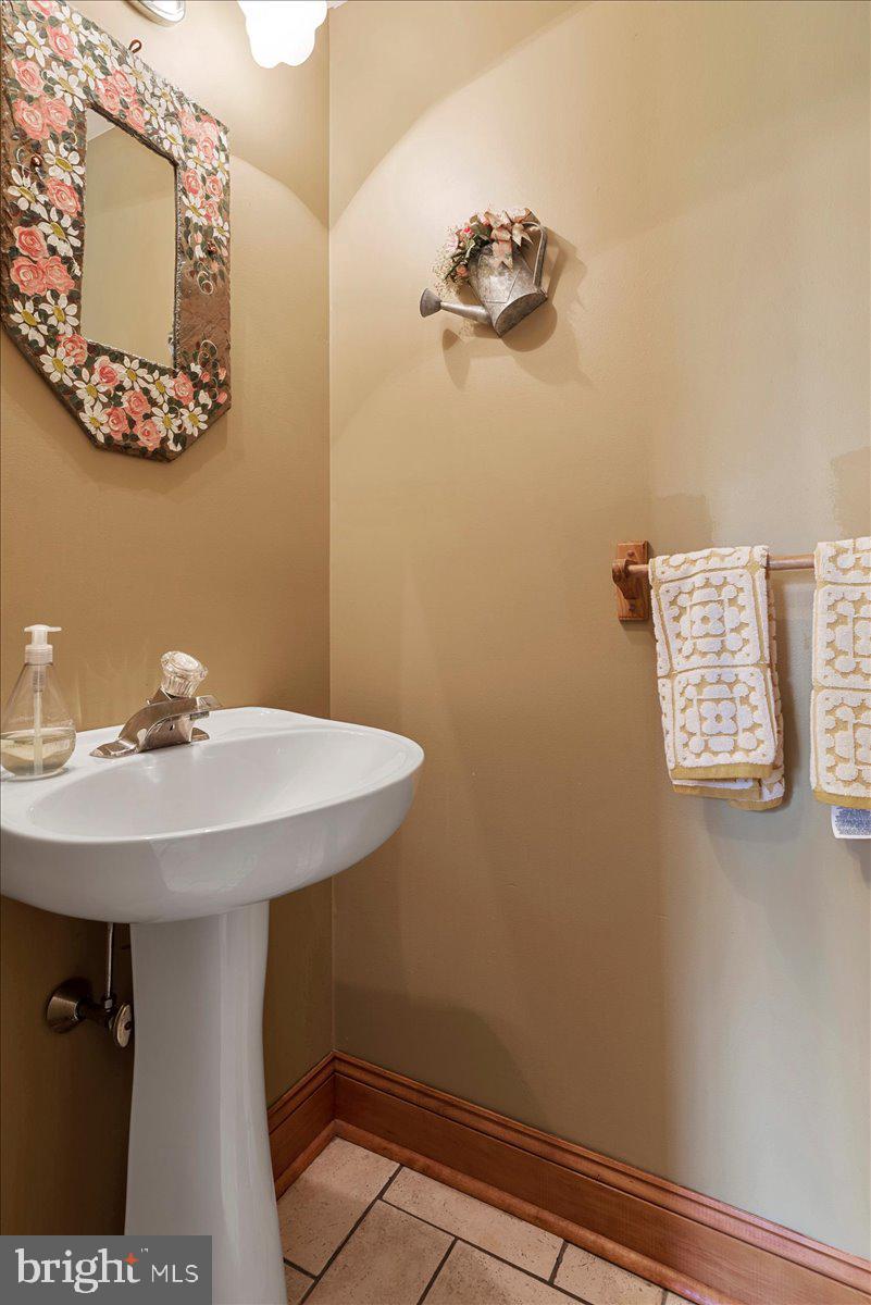 220 East Manoa Road Havertown, PA 19083 - Photo 9 of 25