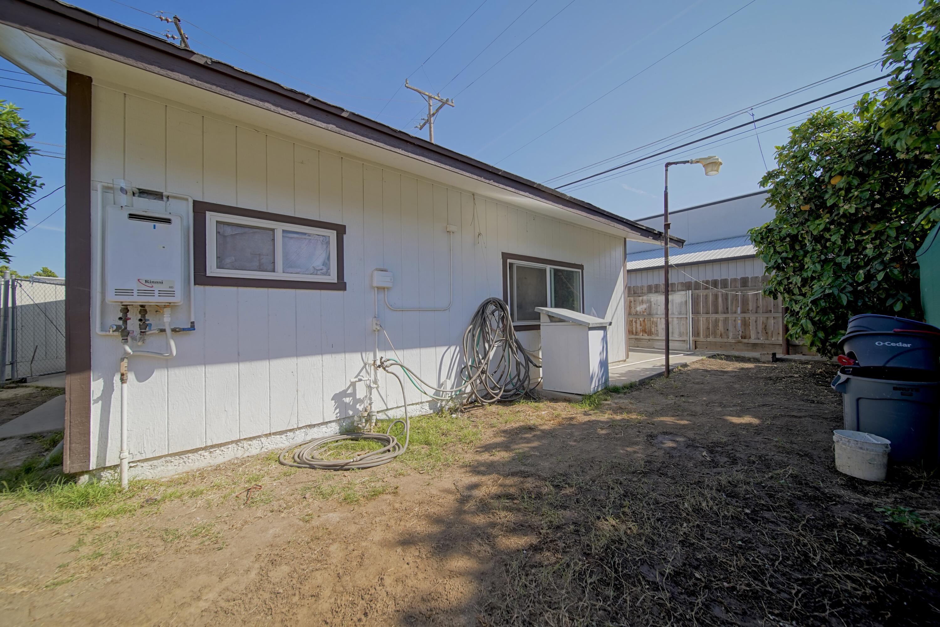 113 Bryant Court Exeter, CA 93221 - Photo 34 of 41 ADU side yard