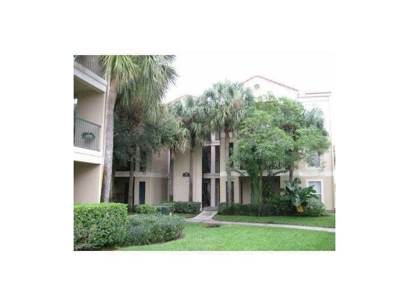 949 Riverside Drive, Unit 435 Coral Springs, FL 33071 - Photo 5 of 14 a view of a house with a yard