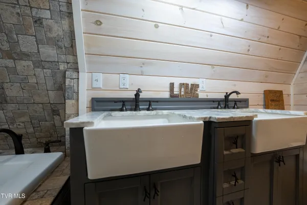 $2,650,000 | 310-ac Ben Bloomer Road, Sneedville, TN 37869