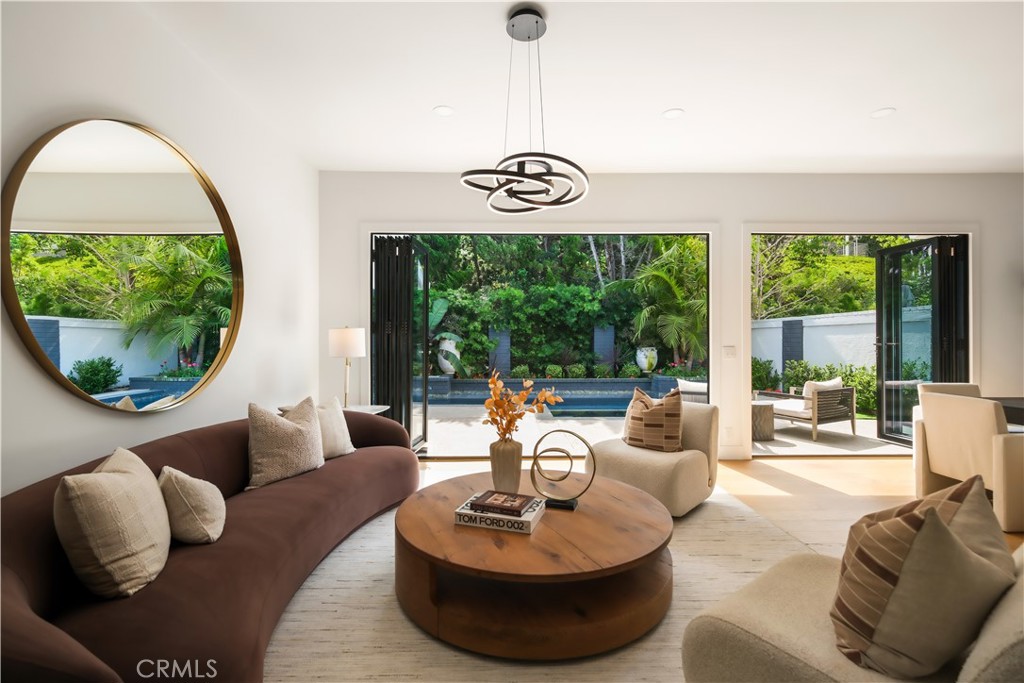 22 Rue Cannes Newport Beach, CA 92660 - Photo 7 of 41