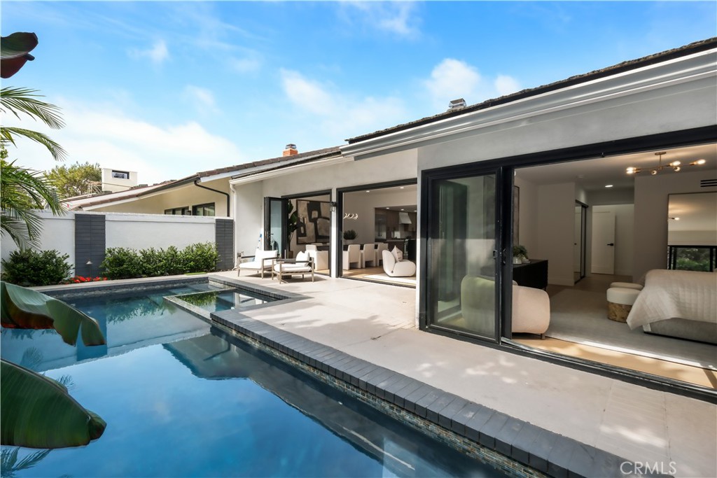 22 Rue Cannes Newport Beach, CA 92660 - Photo 8 of 41