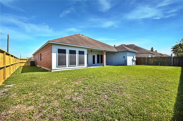 a view of a pathway of a house