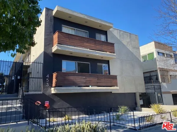 $1,900 | 453 South Gramercy Place, Unit 7, Los Angeles, CA 90020