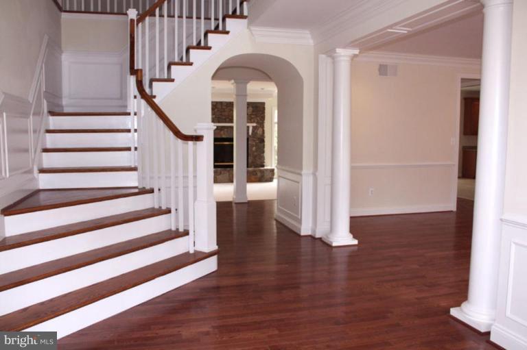 8305 Patapsco Road Pasadena, MD 21122 - Photo 14 of 26 Entrance / Foyer
