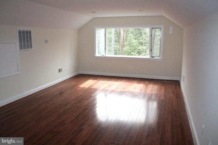8305 Patapsco Road Pasadena, MD 21122 - Photo 22 of 26 Recreation Room