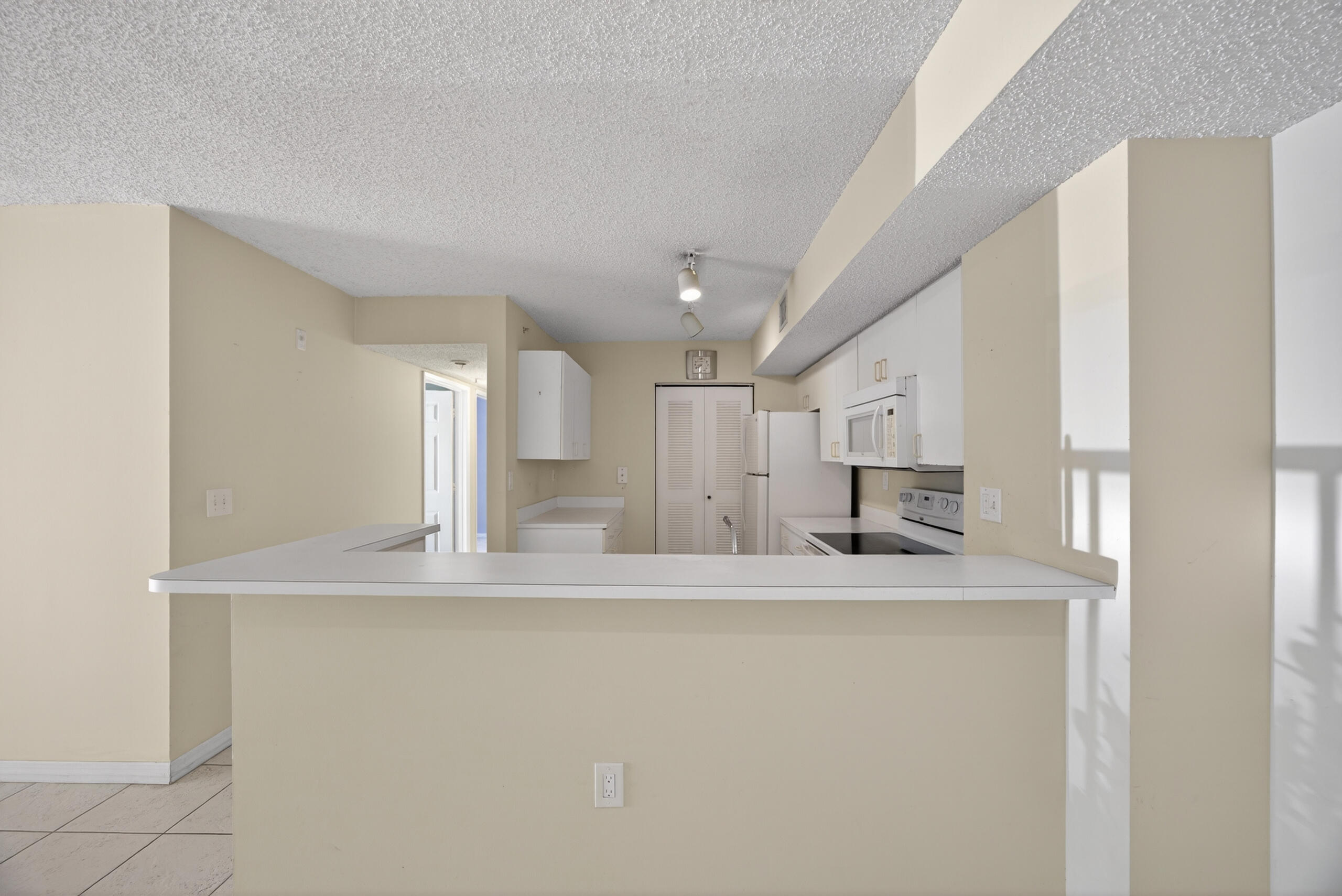 3844 Lyons Road, Unit 1014 Pompano Beach, FL 33073 - Photo 17 of 40 3844 Lyons Rd #101_Pics_17_Arturo Ruesta