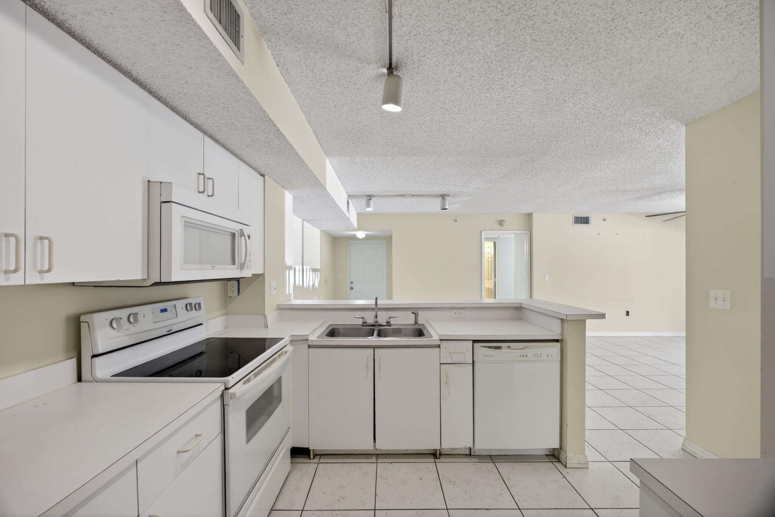 3844 Lyons Road, Unit 1014 Pompano Beach, FL 33073 - Photo 20 of 40 3844 Lyons Rd #101_Pics_20_Arturo Ruesta
