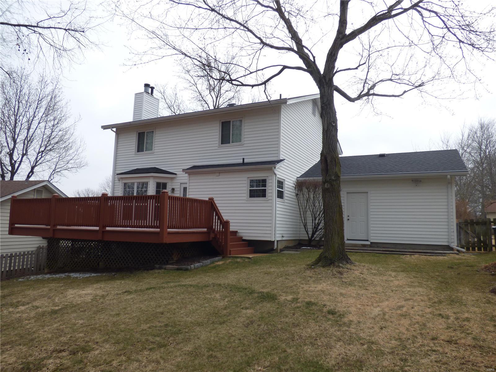 601 Rustic Valley Drive Ballwin, MO 63021 - Photo 2 of 20