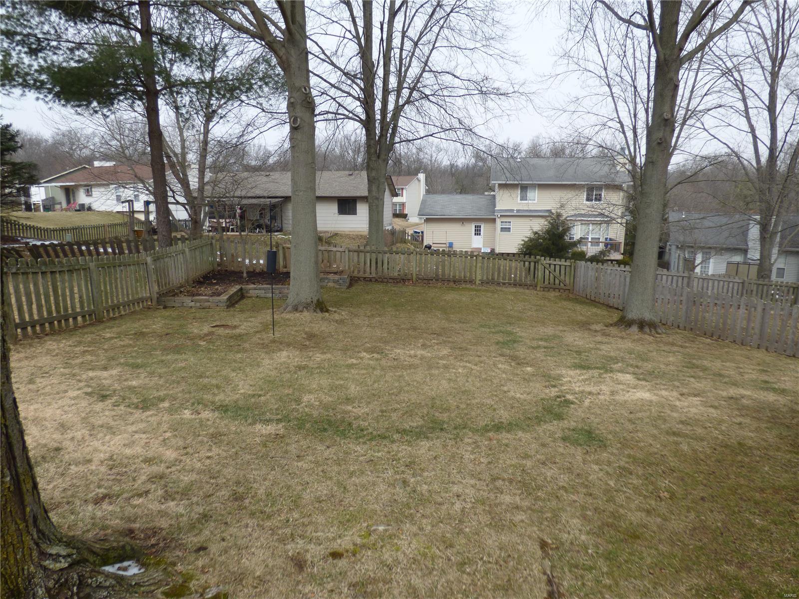 601 Rustic Valley Drive Ballwin, MO 63021 - Photo 3 of 20