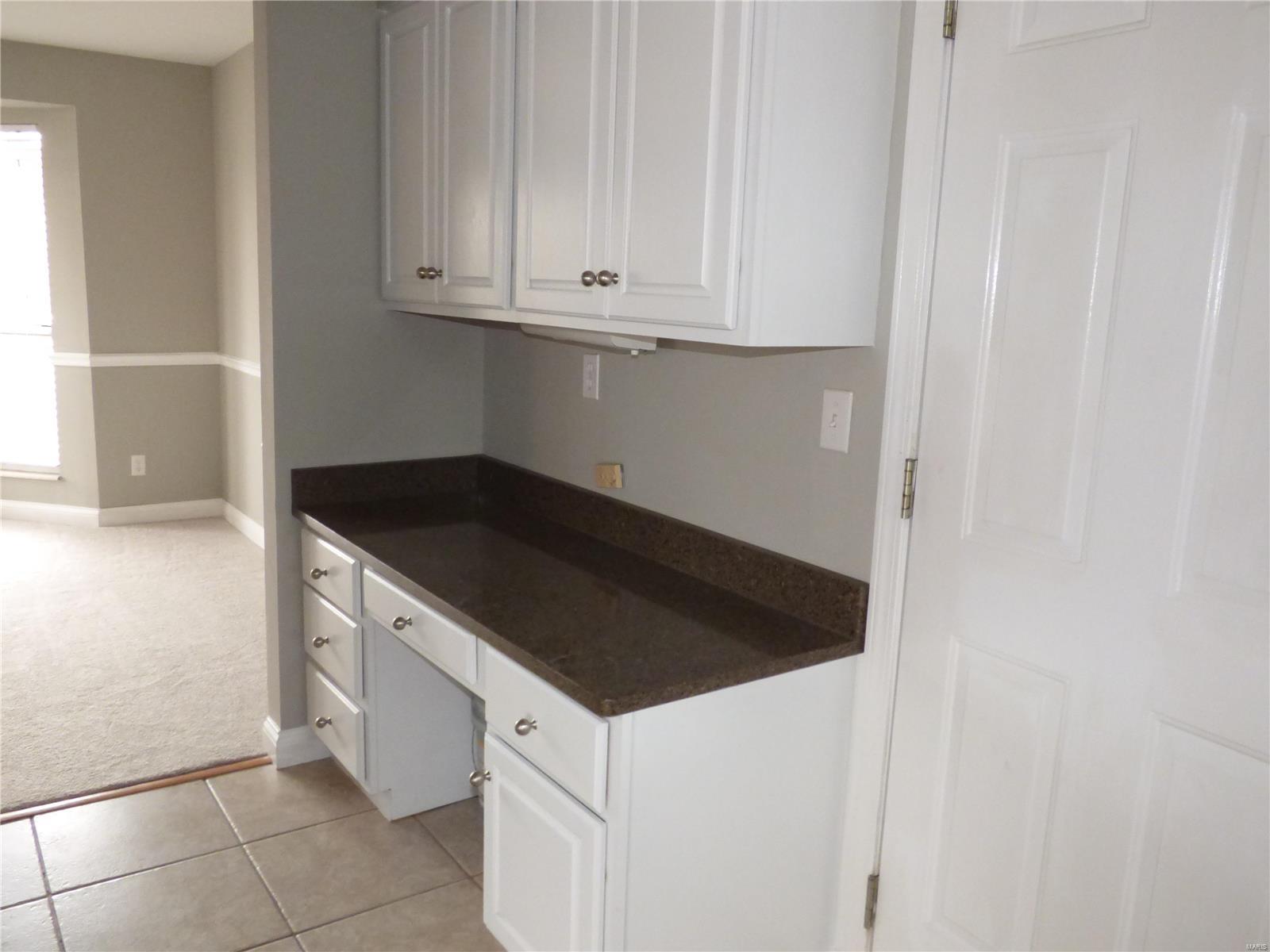 601 Rustic Valley Drive Ballwin, MO 63021 - Photo 5 of 20