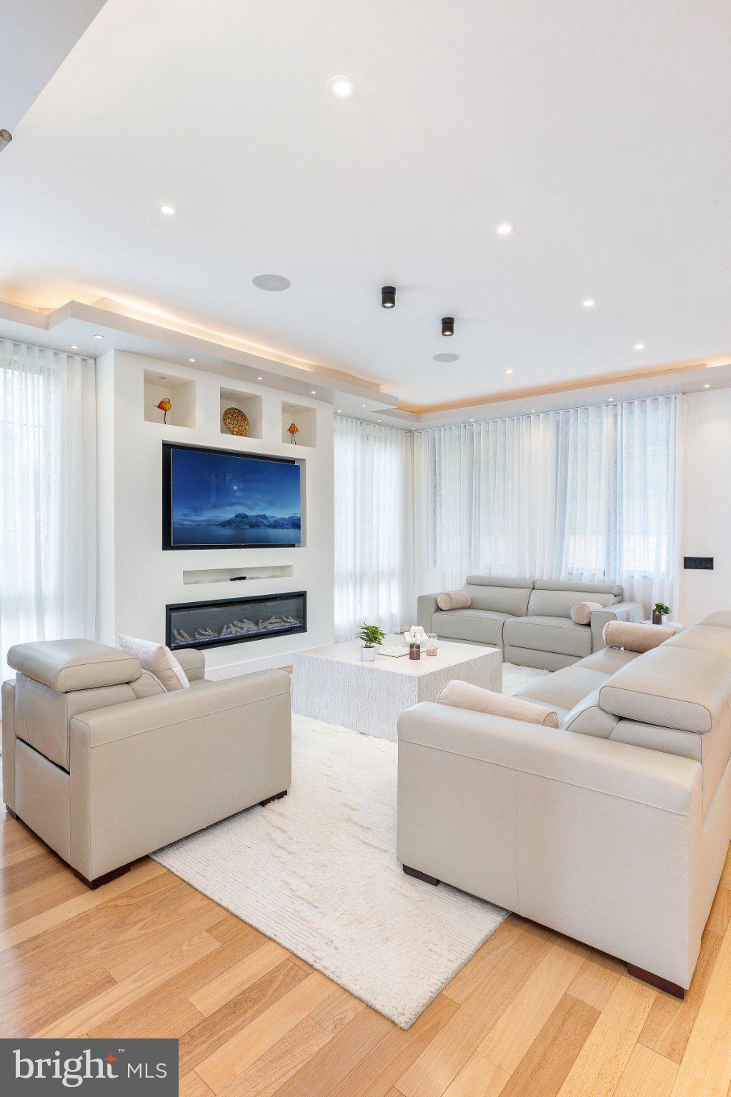 9739 Krewstown Road Philadelphia, PA 19115 - Photo 24 of 84 Modern elegance in a bright space.