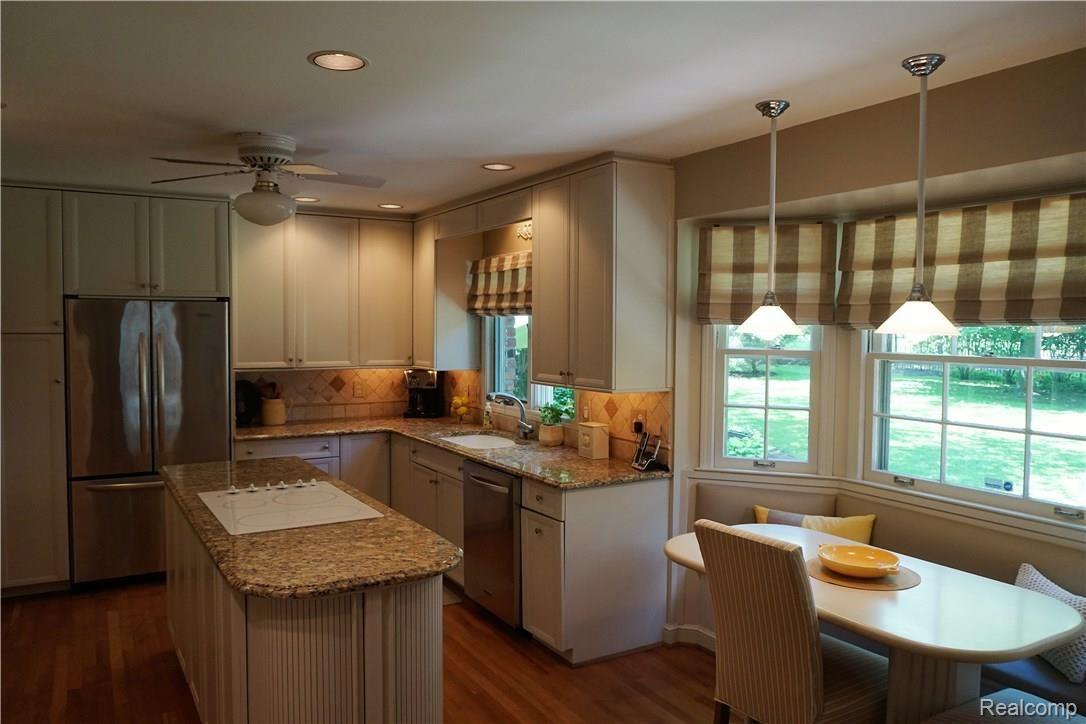 385 Beechview Drive Rochester, MI 48306 - Photo 15 of 56 Gourmet Kitchen