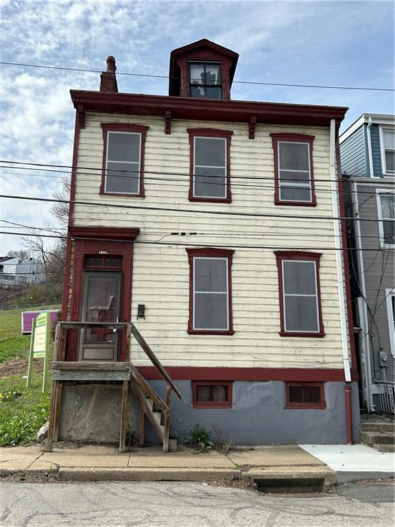 1000 Spring Garden Avenue Pittsburgh, PA 15212 - Photo 2 of 17 a front view of a house