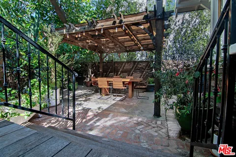 $1,650,000 | 1130 Electric Avenue, Venice, CA 90291