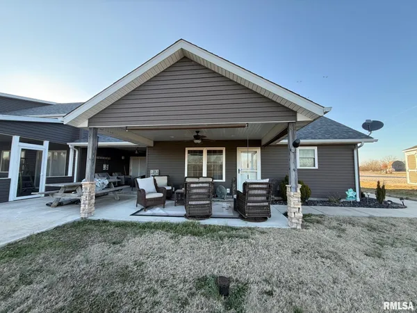 $138,000 | 75 Bedrock Ridge, Unit B, Elkville, IL 62932