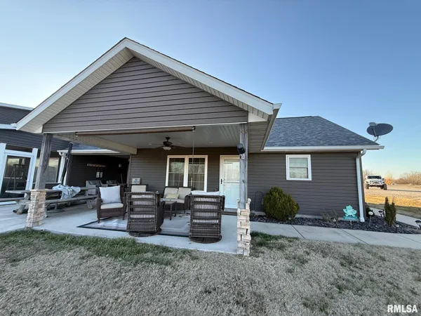 $138,000 | 75 Bedrock Ridge, Unit B, Elkville, IL 62932