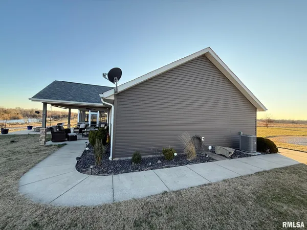 $138,000 | 75 Bedrock Ridge, Unit B, Elkville, IL 62932