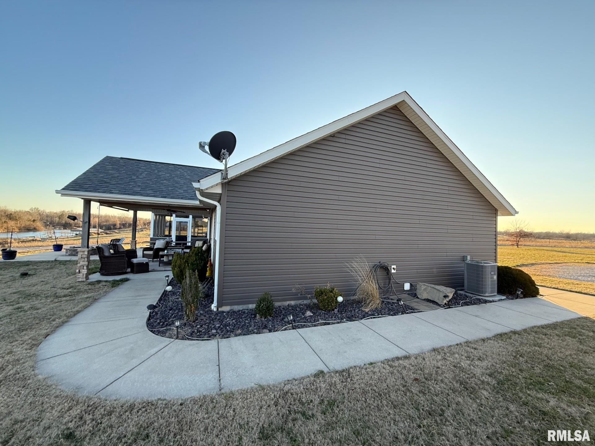 75 Bedrock Ridge, Unit B Elkville, IL 62932 - Photo 3 of 19