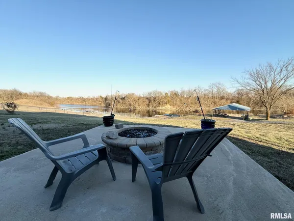 $138,000 | 75 Bedrock Ridge, Unit B, Elkville, IL 62932