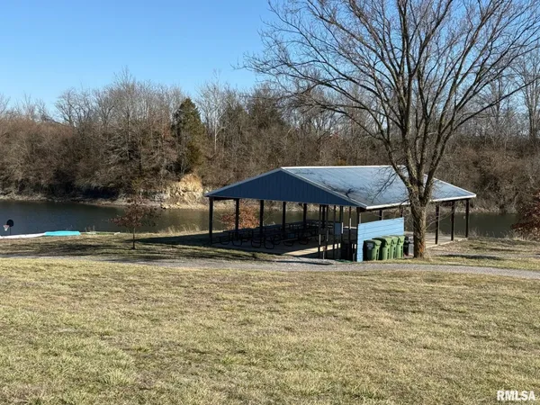 $138,000 | 75 Bedrock Ridge, Unit B, Elkville, IL 62932