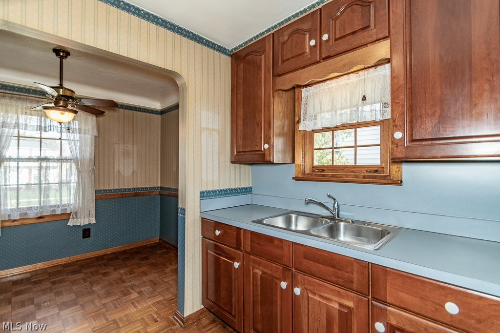 4852 Westbourne Road Cleveland, OH 44124 - Photo 10 of 35