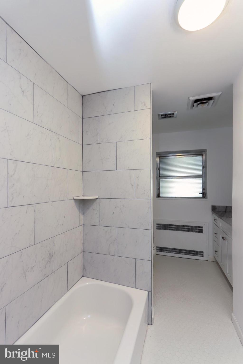 954 South Main Road Vineland, NJ 08360 - Photo 21 of 42 Full Bathroom 1