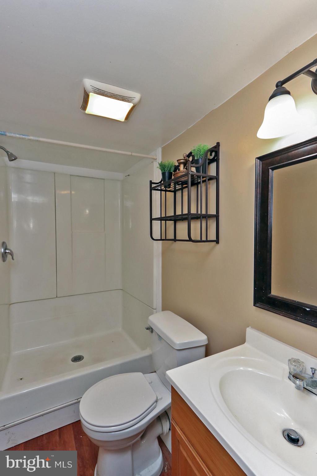 954 South Main Road Vineland, NJ 08360 - Photo 31 of 42 Full Bathroom 2