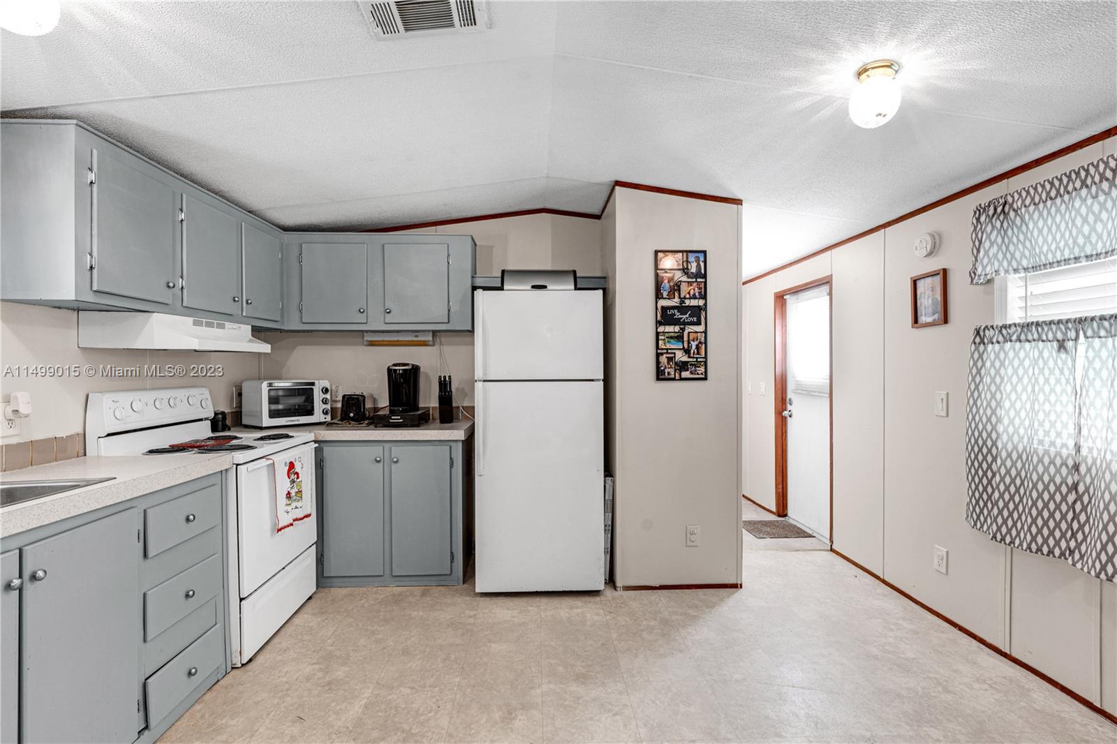 35250 Southwest 177th Court, Unit 77 Homestead, FL 33034 - Photo 13 of 30