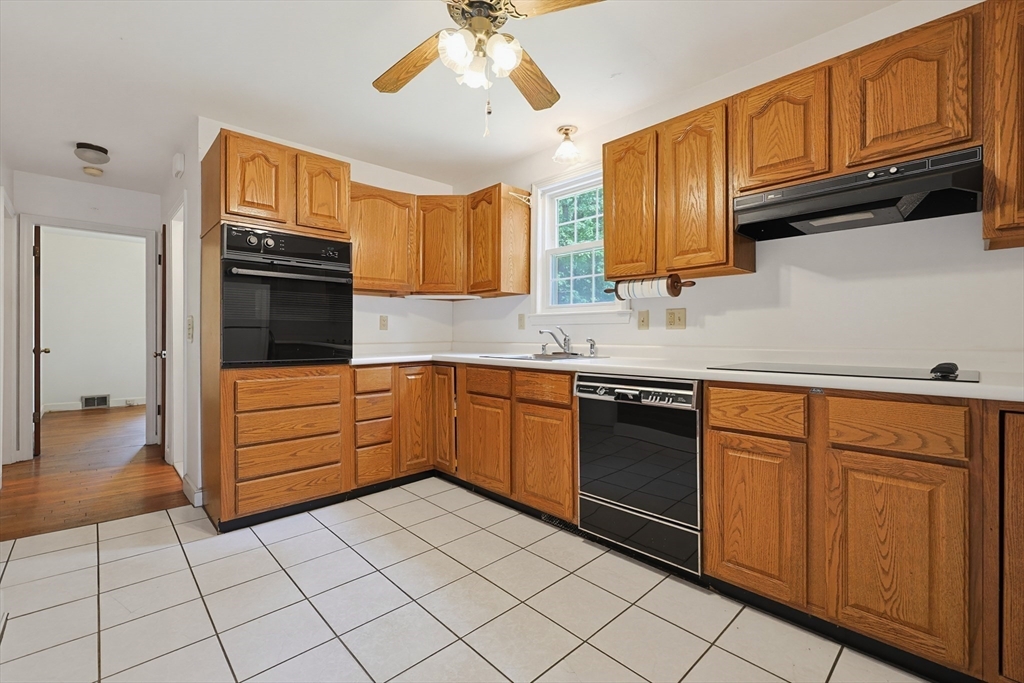 69 Ridge Road Marlborough, MA 01752 - Photo 7 of 40 Gallery Image 7