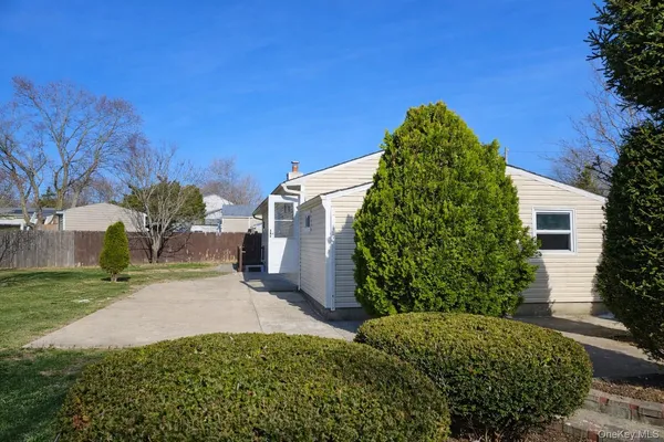 $3,500 | 56 Applegate Drive, Central Islip, NY 11722